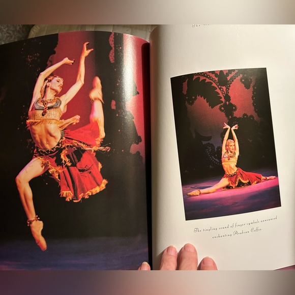Hardback book w/CD of the Nutcracker, by NY City Ballet, in brand new condition! - Picture 8 of 11